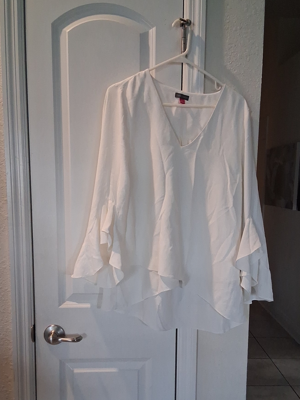 Vince Camuto White V-Neck Ruffle Sleeve Tunic
